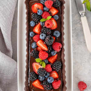 Schoko-Cream-Tarte mit Beeren