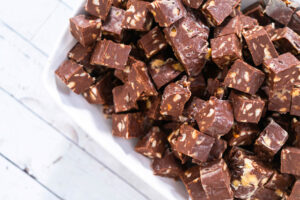 Schoko-Macadamia-Fudge