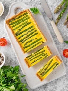Spargel-Quiche in der Tarteform