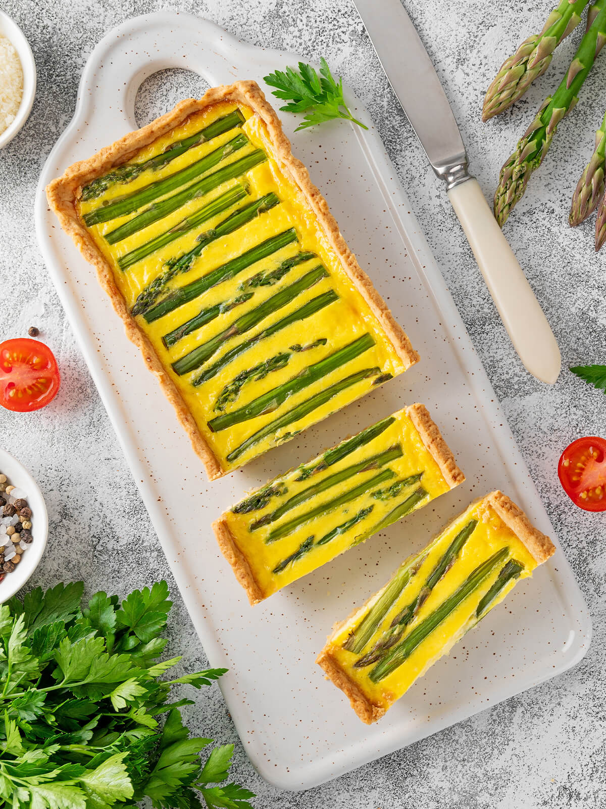 Grüne Spargel-Tarte mit Sahne-Käse