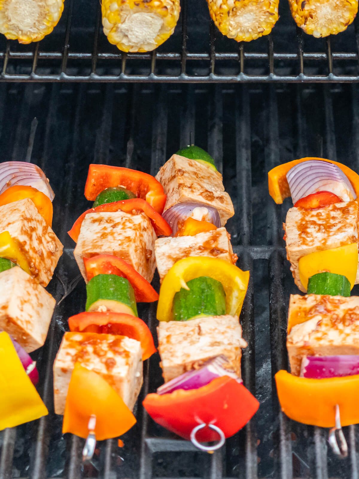 Tofu-Kebab vegetarisch mit Gemüse vom Grill