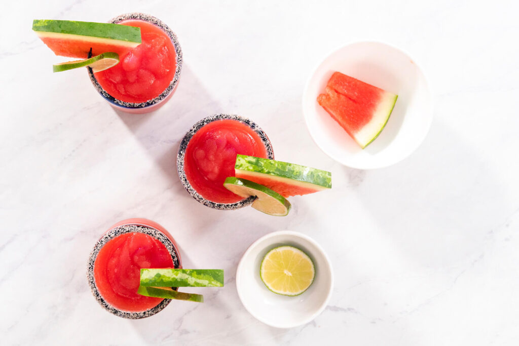 Wassermelonen-Margarita mit gefrorener Wassermelone – der frische Slush-Cocktail für heiße Sommer-Abende