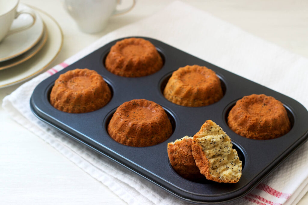 Zitronen-Mohn-Muffins als Mini-Gugelhupf