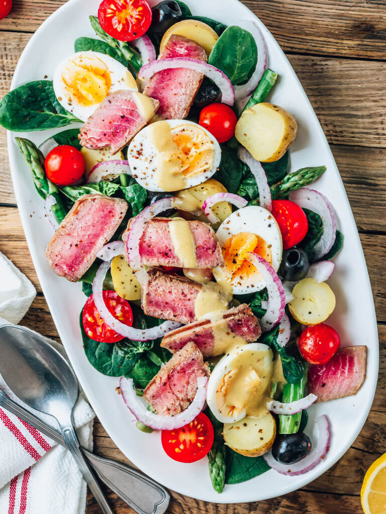 Salade Niçoise mit Thunfisch-Steak