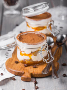 Sanddorn-Tiramisu im Glas mit Mascarpone