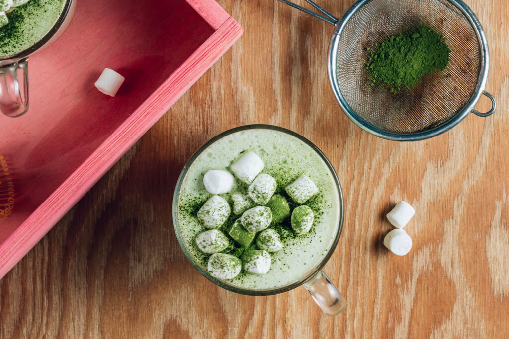Matcha-Latte mit Kokosmilch