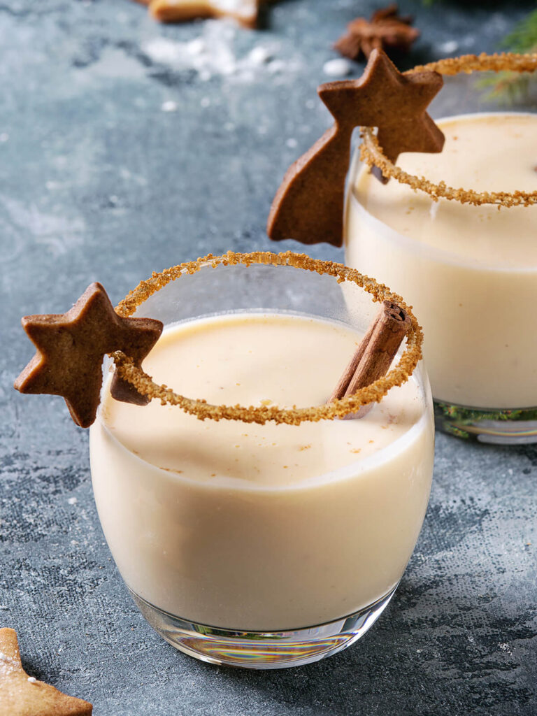Weihnachts-Eierpunsch (Eggnog-Cocktail)