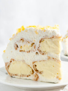 Windbeuteltorte mit Vanillecreme und Sahne