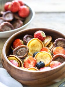 Zweifarbige Mini-Pancakes