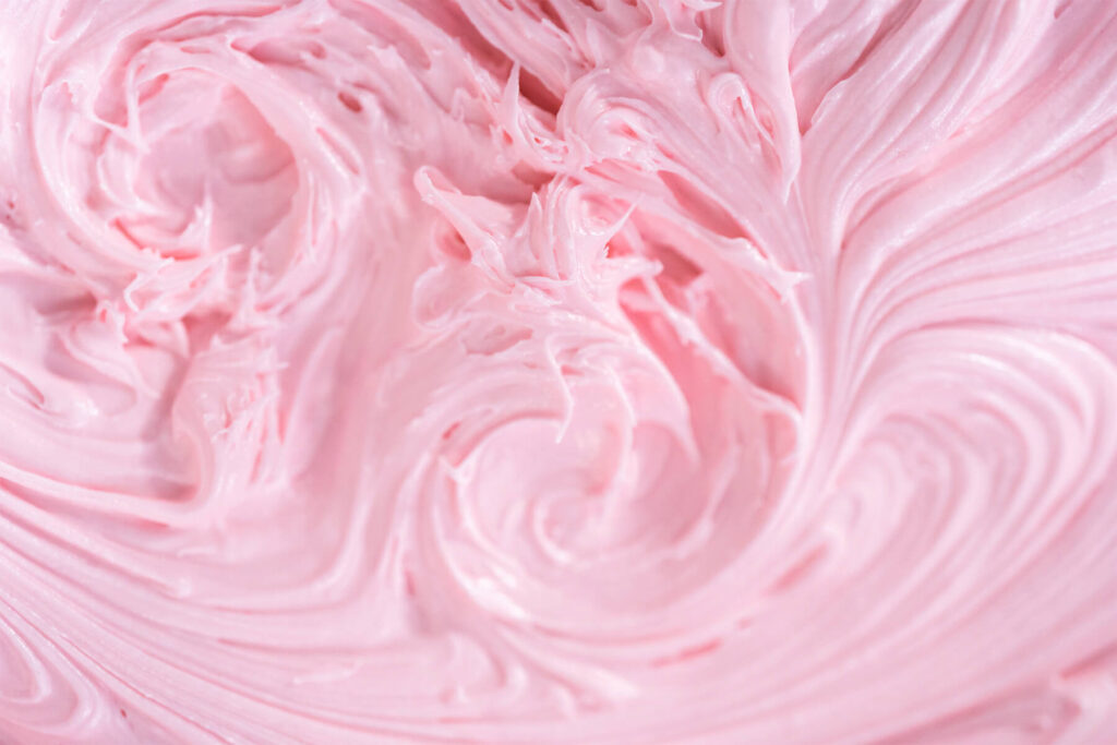 Frischkäse-Frosting Grundrezept in zartem Rosa