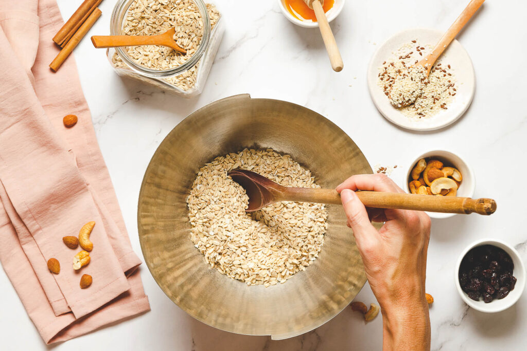 Knusper-Granola selber machen – mit Banane, Cranberries und Nüssen