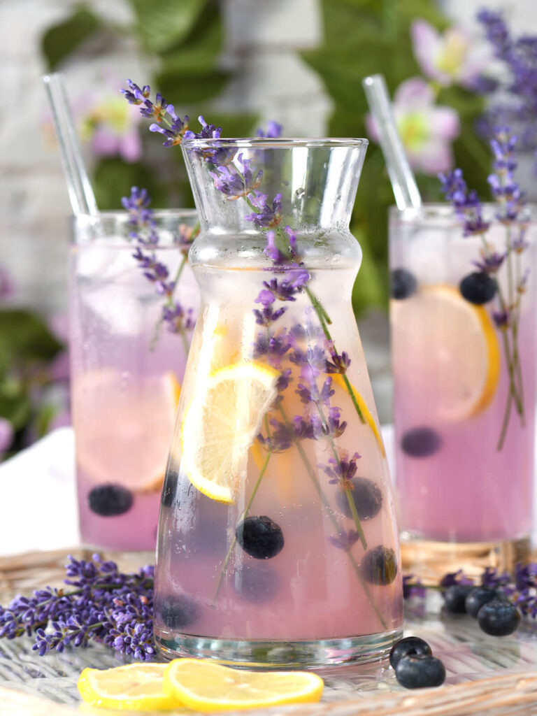 Hausgemachte Lavendel-Blaubeer-Limonade