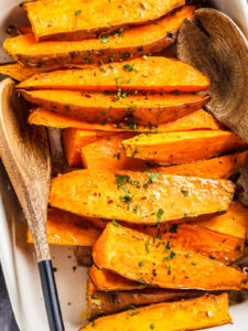 Süßkartoffel-Spalten aus dem Ofen mit Paprika und Chili