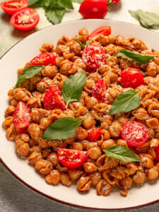 Toskanische Muschelnudeln mit geräuchertem Paprika und Kirschtomaten