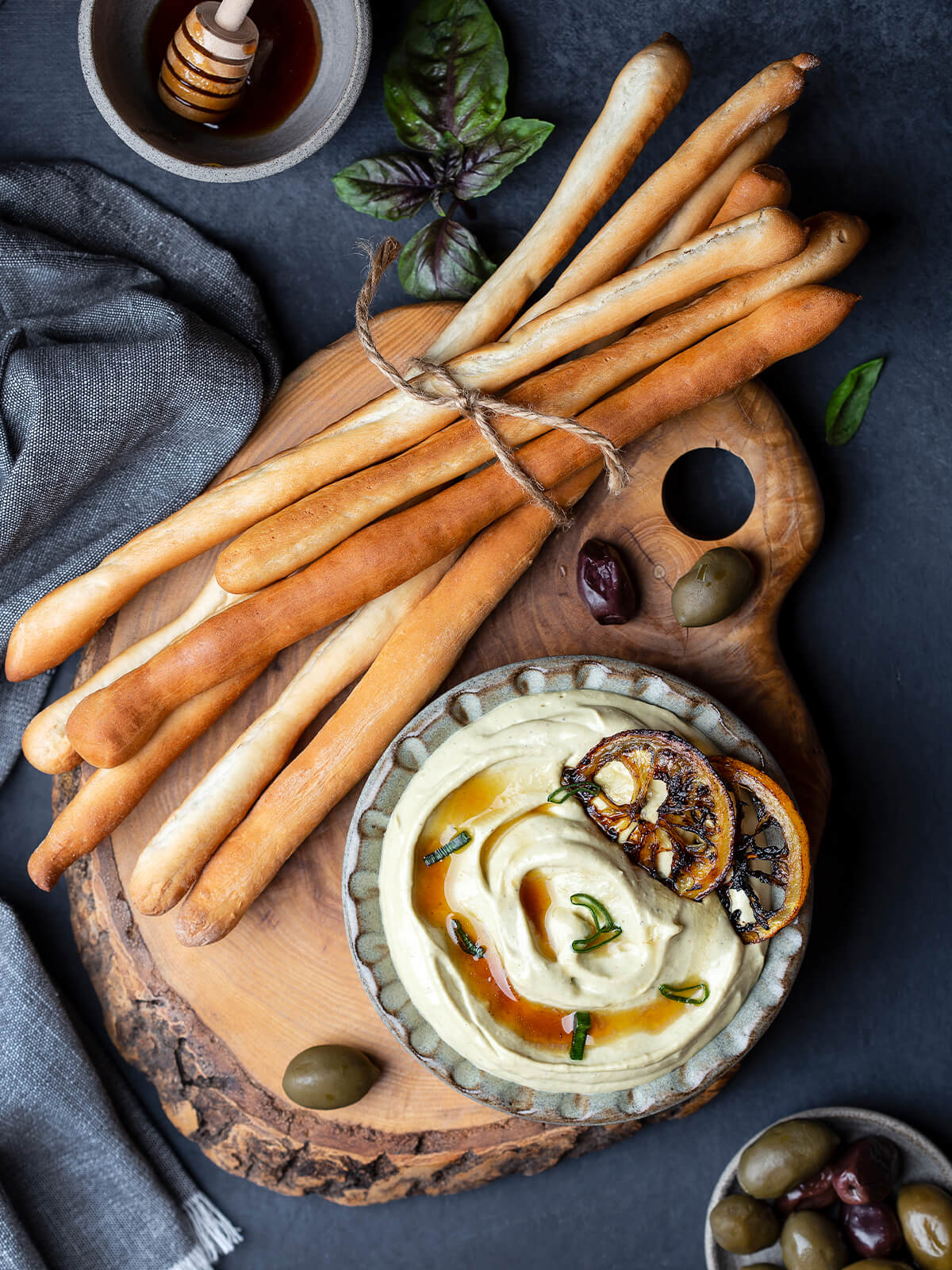 Aufgeschlagener Feta-Dip mit karamellisierter Zitrone und Honig