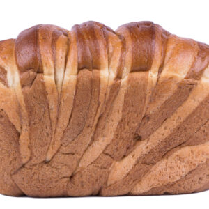 Japanisches Milchbrot mit Kakao-Marmorierung, goldbraun gebackener Kastenlaib mit gedrehten Wülsten