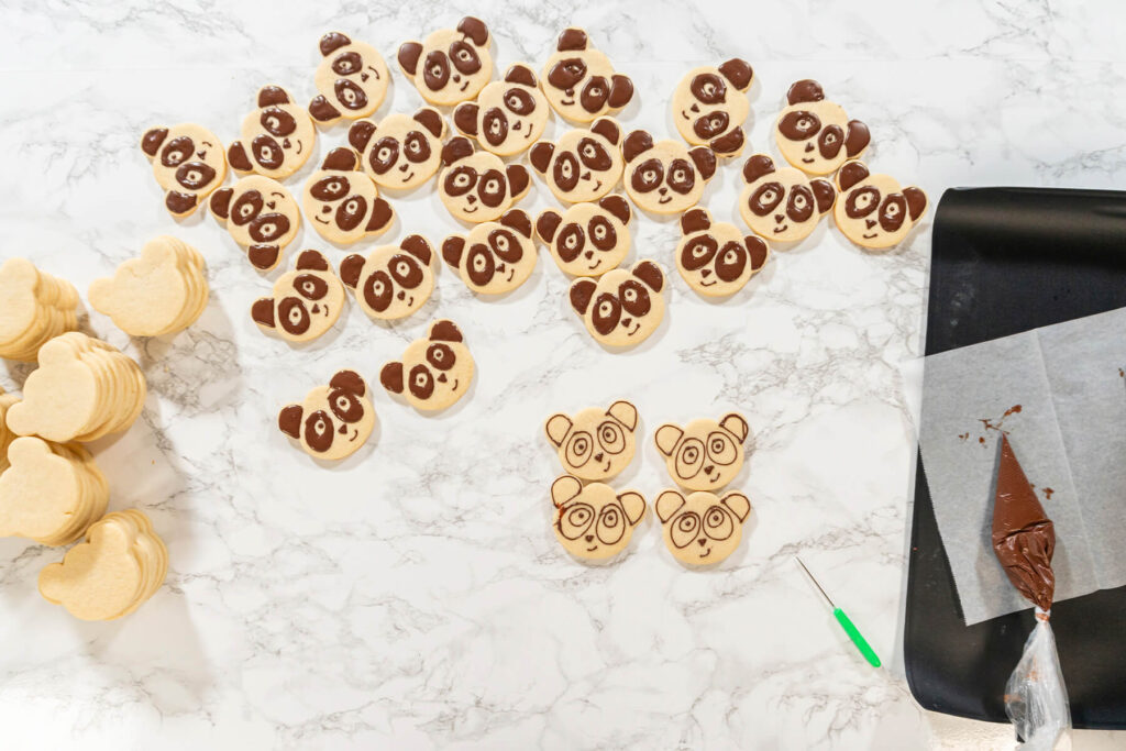 Schokoladen-Glasur zum Verzieren von Keksen (Chocolate Royal Icing)