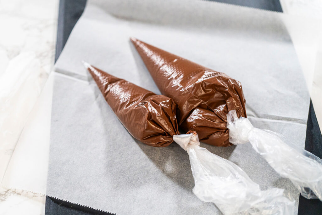 Schokoladen-Glasur zum Verzieren von Keksen (Chocolate Royal Icing)